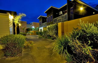 Photo 2 - Lornebeach Apartments