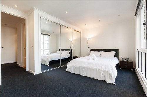 Photo 9 - CLAUDE, 2BDR Melbourne Apartment
