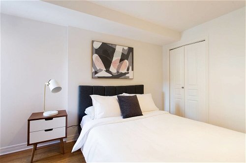 Photo 3 - Fresh & Styled 2 Bedroom Apt in Mile End