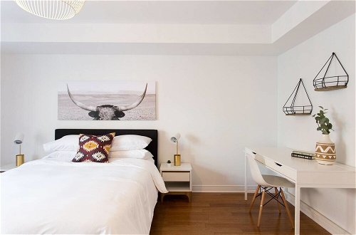 Photo 10 - Fresh & Styled 2 Bedroom Apt in Mile End
