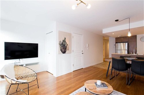 Photo 19 - Fresh & Styled 2 Bedroom Apt in Mile End