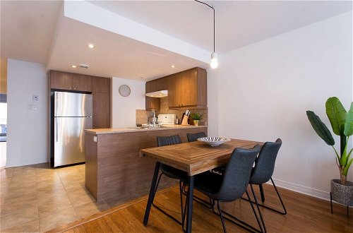 Photo 18 - Fresh & Styled 2 Bedroom Apt in Mile End