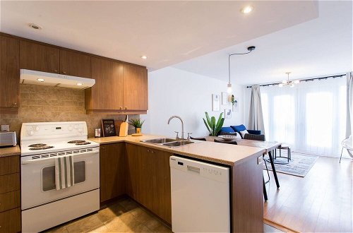 Photo 17 - Fresh & Styled 2 Bedroom Apt in Mile End