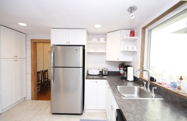 Lakefront Cottage in Manitou Beach - Foto 17