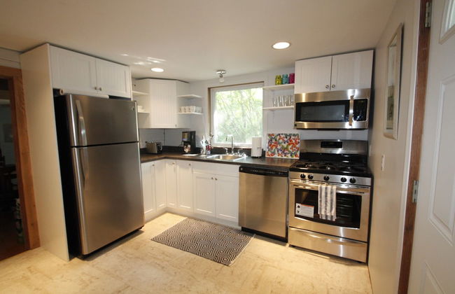 Lakefront Cottage in Manitou Beach - Foto 16