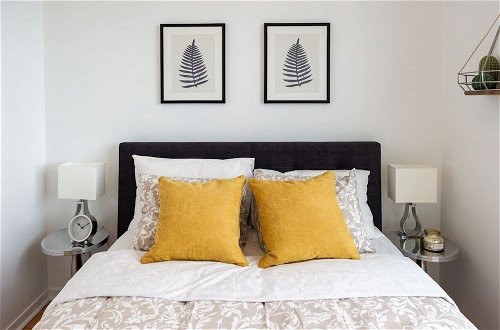 Foto 10 - Elegant & Modern 2-bedroom Condo
