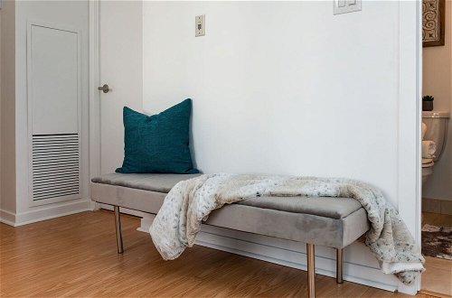 Foto 9 - Elegant & Modern 2-bedroom Condo
