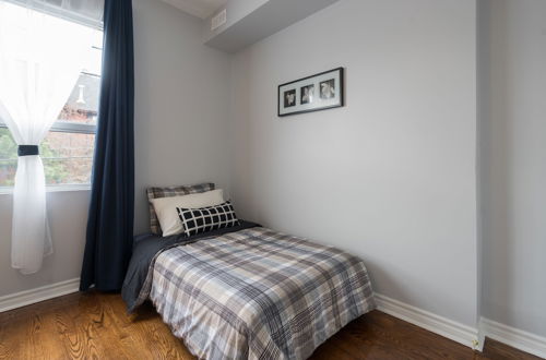 Photo 2 - Applewood Suites - 4 BDRM King West