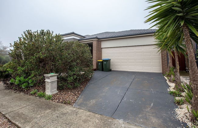 Gorgeous 4BR Home in Point Cook - Photo 26