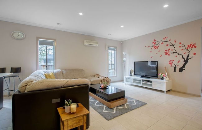 Gorgeous 4BR Home in Point Cook - Photo 1