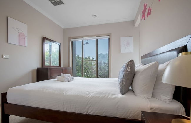 Gorgeous 4BR Home in Point Cook - Photo 6