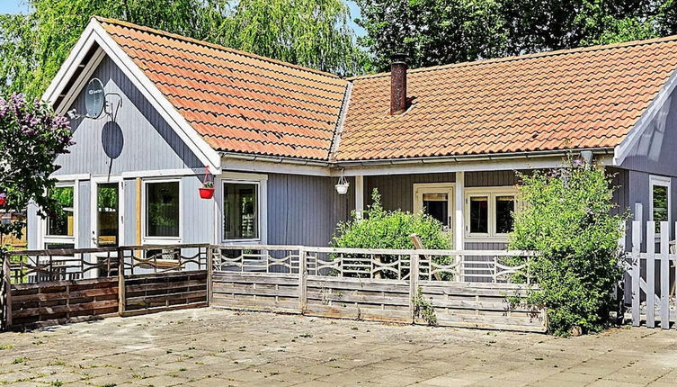 Foto 1 - 4 Person Holiday Home in Store Fuglede