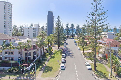 Photo 44 - Burleigh on the Beach Holiday Apartments