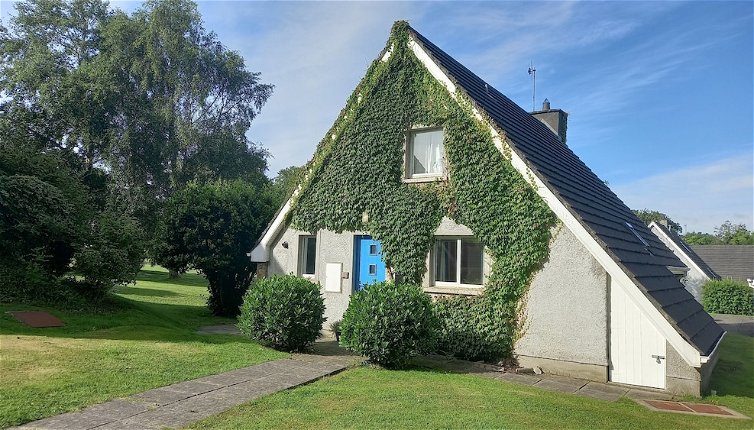 Photo 1 - Idyllic 3-bed House, Minutes From Village & Beach
