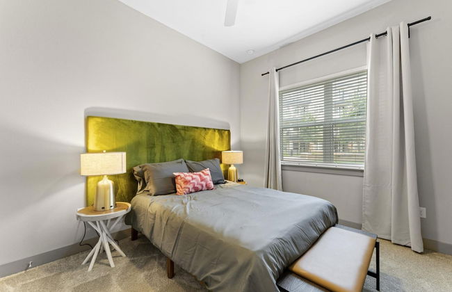 Upscale 1BR King Suite Close to Downtown w Fast Wifi - Foto 7