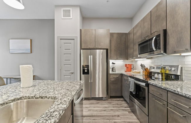 Upscale 1BR King Suite Close to Downtown w Fast Wifi - Foto 3