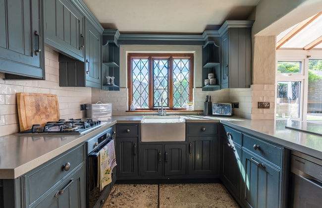 Remarkable 4-bed Cottage in Cearleon - Photo 9