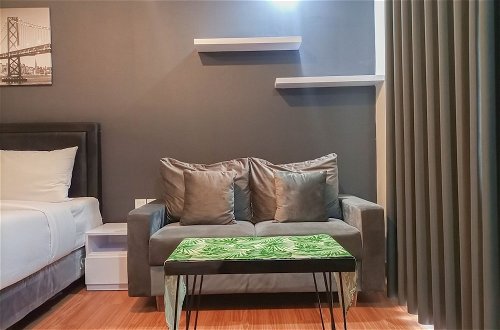 Photo 3 - Cozy Studio At Mataram City Apartment