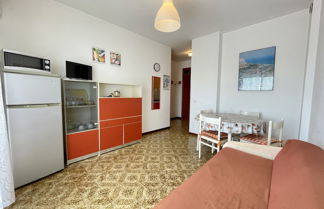 Foto 3 - Spacious Apartment Just 200m From the sea