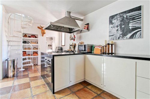 Photo 25 - Luxury Art Apartment In Trastevere With Terrace