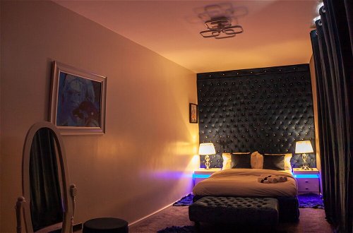 Photo 2 - Charming 1-bed Luxury Apartment JQ Birmingham