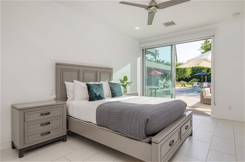 Photo 16 - Polo Villa 6 by Avantstay Features Expansive Putting Green, Pool, Spa & Outdoor Firepit 260324 5 Bedrooms