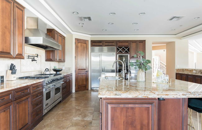 Sunbeam by Avantstay Elegant, Private Desert Home w/ Infinity Pool, Spa & View - Photo 7
