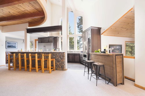 Photo 24 - Sparrow by Avantstay Modern Mountain Retreat w/ Hot Tub, Pool Table & Games