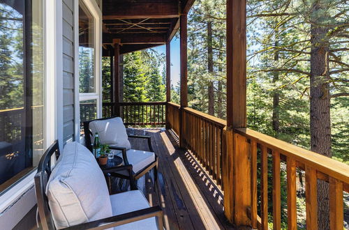 Photo 25 - Sparrow by Avantstay Modern Mountain Retreat w/ Hot Tub, Pool Table & Games