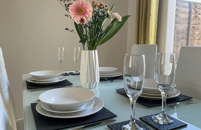 Lovely 3 Bedroom Apartment In Newcastle Upon Tyne With Free Parking - Foto 29