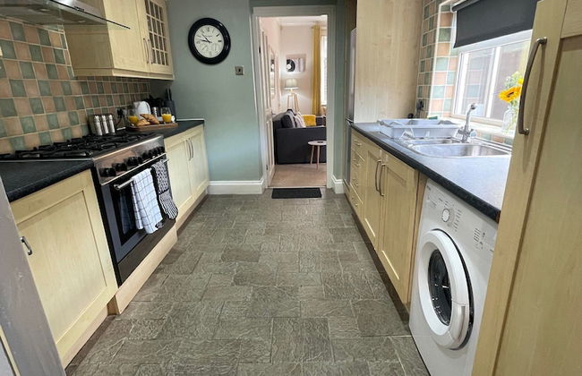 Lovely 3 Bedroom Apartment In Newcastle Upon Tyne With Free Parking - Foto 13