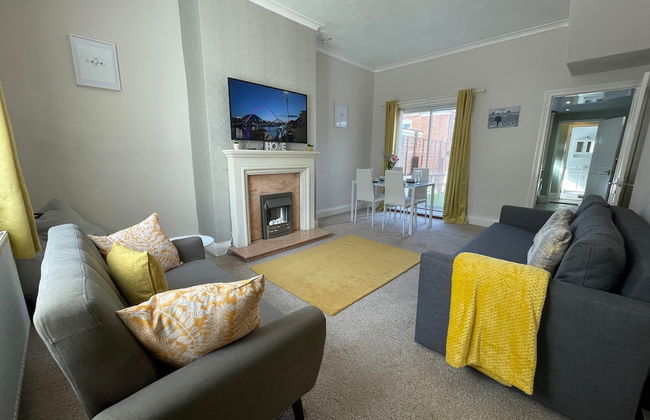 Lovely 3 Bedroom Apartment In Newcastle Upon Tyne With Free Parking - Foto 16