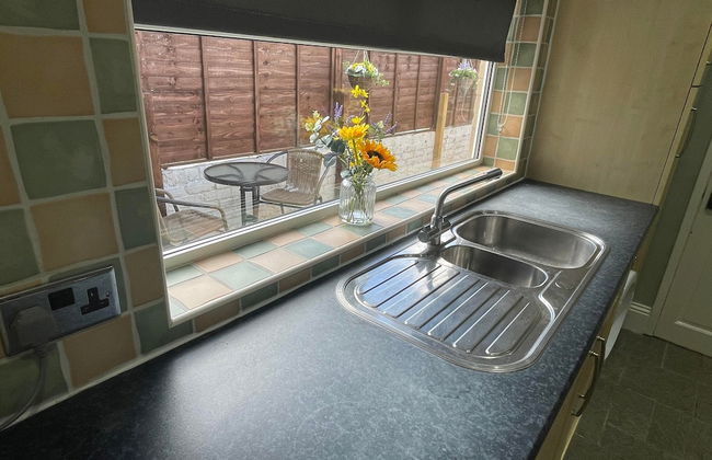 Lovely 3 Bedroom Apartment In Newcastle Upon Tyne With Free Parking - Foto 25
