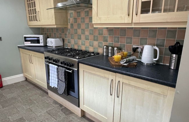 Lovely 3 Bedroom Apartment In Newcastle Upon Tyne With Free Parking - Foto 11