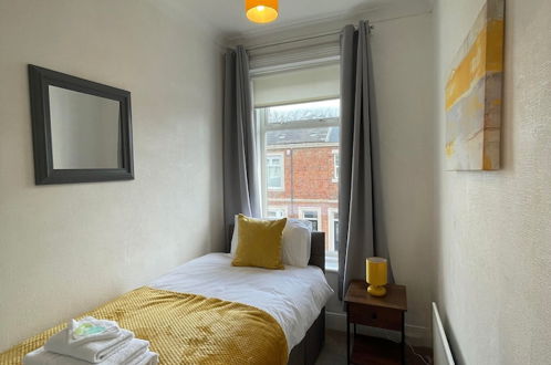 Photo 5 - Lovely 3 Bedroom Apartment In Newcastle Upon Tyne With Free Parking