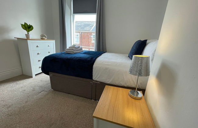 Lovely 3 Bedroom Apartment In Newcastle Upon Tyne With Free Parking - Foto 2