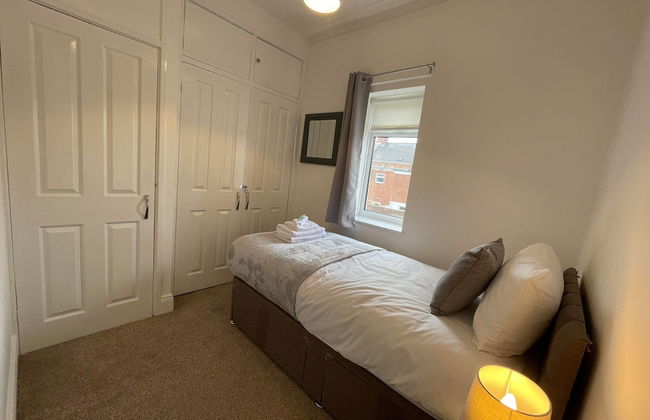 Lovely 3 Bedroom Apartment In Newcastle Upon Tyne With Free Parking - Foto 6