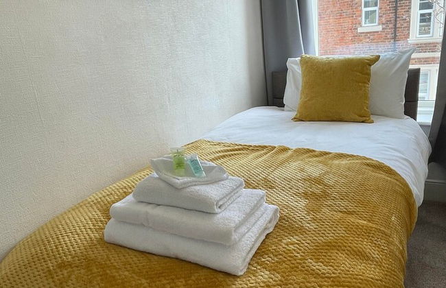 Lovely 3 Bedroom Apartment In Newcastle Upon Tyne With Free Parking - Foto 10