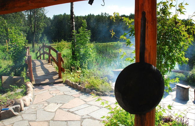 Rustic Riverside Cabin in Forest - Foto 13