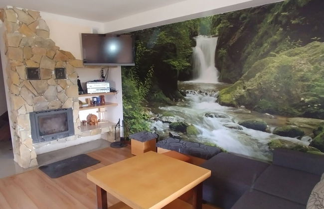 Rustic Riverside Cabin in Forest - Foto 6