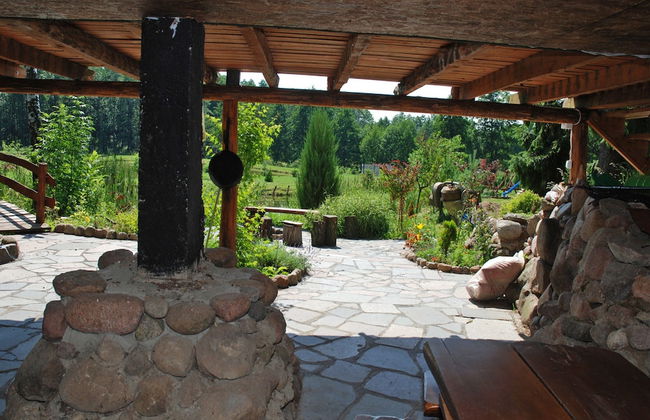 Rustic Riverside Cabin in Forest - Foto 15