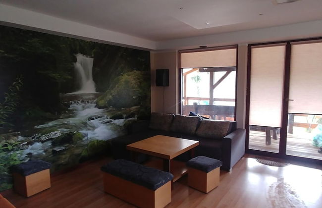 Rustic Riverside Cabin in Forest - Foto 7