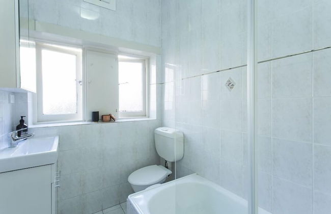 Bright Beachside Curlewis Apartment - Foto 6