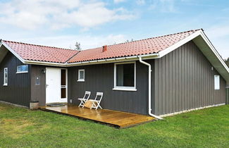 Foto 1 - 10 Person Holiday Home in Lokken