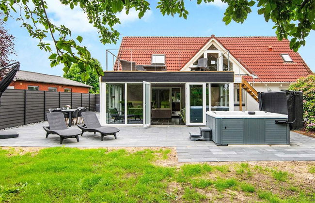 8 Person Holiday Home in Henne - Foto 40