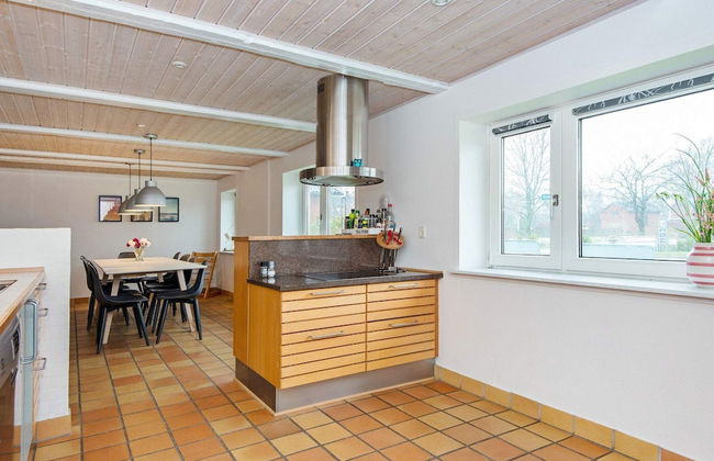 8 Person Holiday Home in Henne - Foto 20