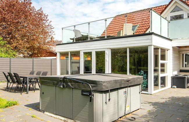 8 Person Holiday Home in Henne - Foto 17