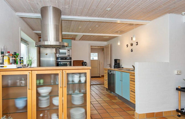 8 Person Holiday Home in Henne - Foto 7