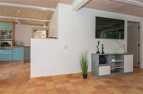 Foto 15 - 8 Person Holiday Home in Henne