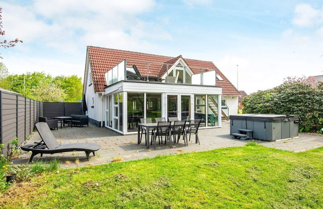 8 Person Holiday Home in Henne - Foto 19